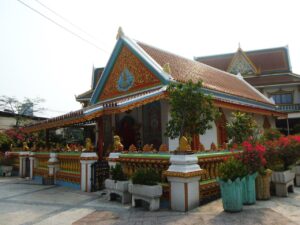 วัดช่องลม สาทร เขตสาทร